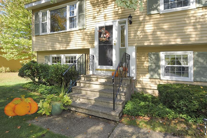 34 Haystack Road Clifton Park, NY 12065 - Photo 2 of 42 Photo 2