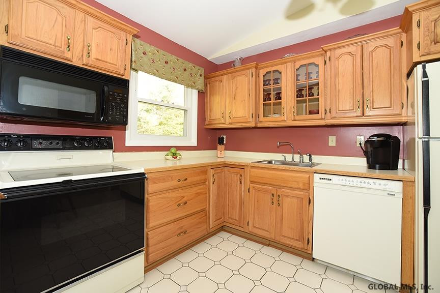 34 Haystack Road Clifton Park, NY 12065 - Photo 9 of 42 Photo 9