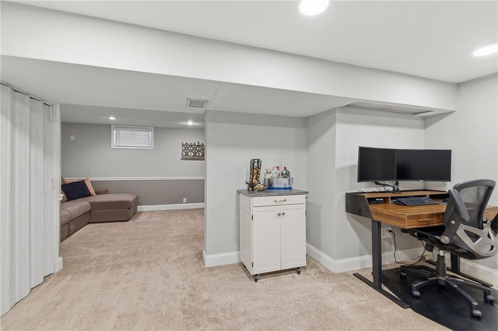 9529 Eby Street Overland Park, KS 66212 - Photo 32 of 38