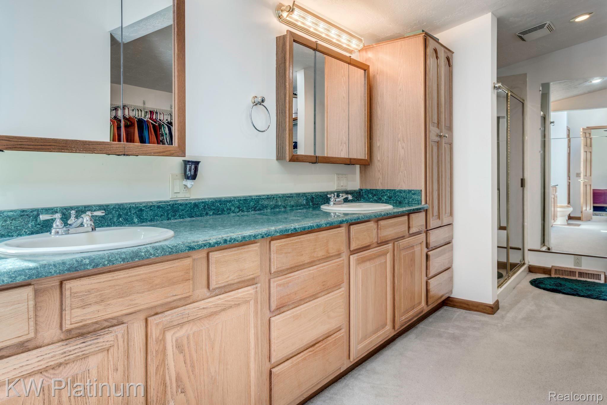 6698 Kilburn Road Jeddo, MI 48032 - Photo 16 of 37 master bath.jpg