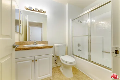 $549,000 | 21500 Burbank Boulevard, Unit 329, Woodland Hills, CA 91367