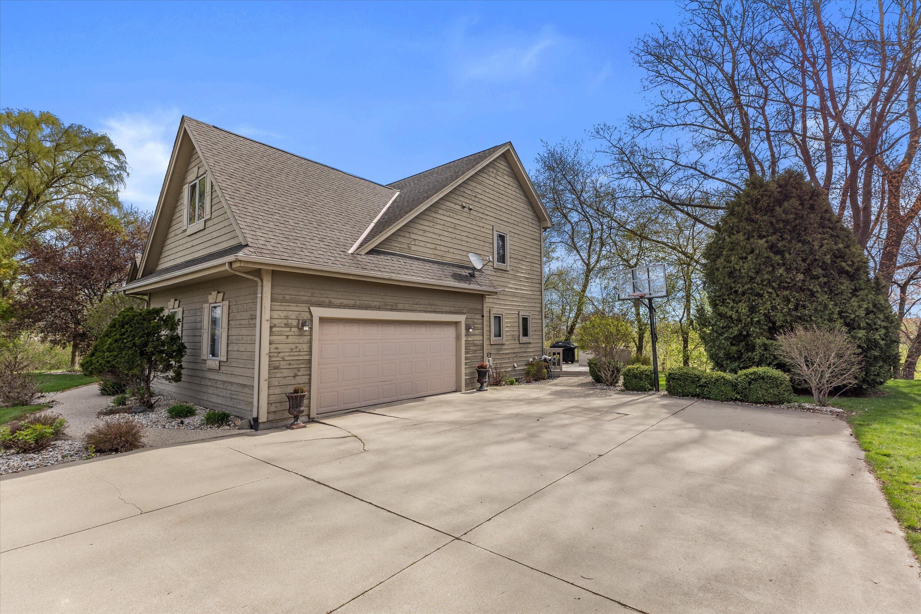 4319 Wood Duck Way Racine, WI 53403 - Photo 2 of 63 54-KCM-282