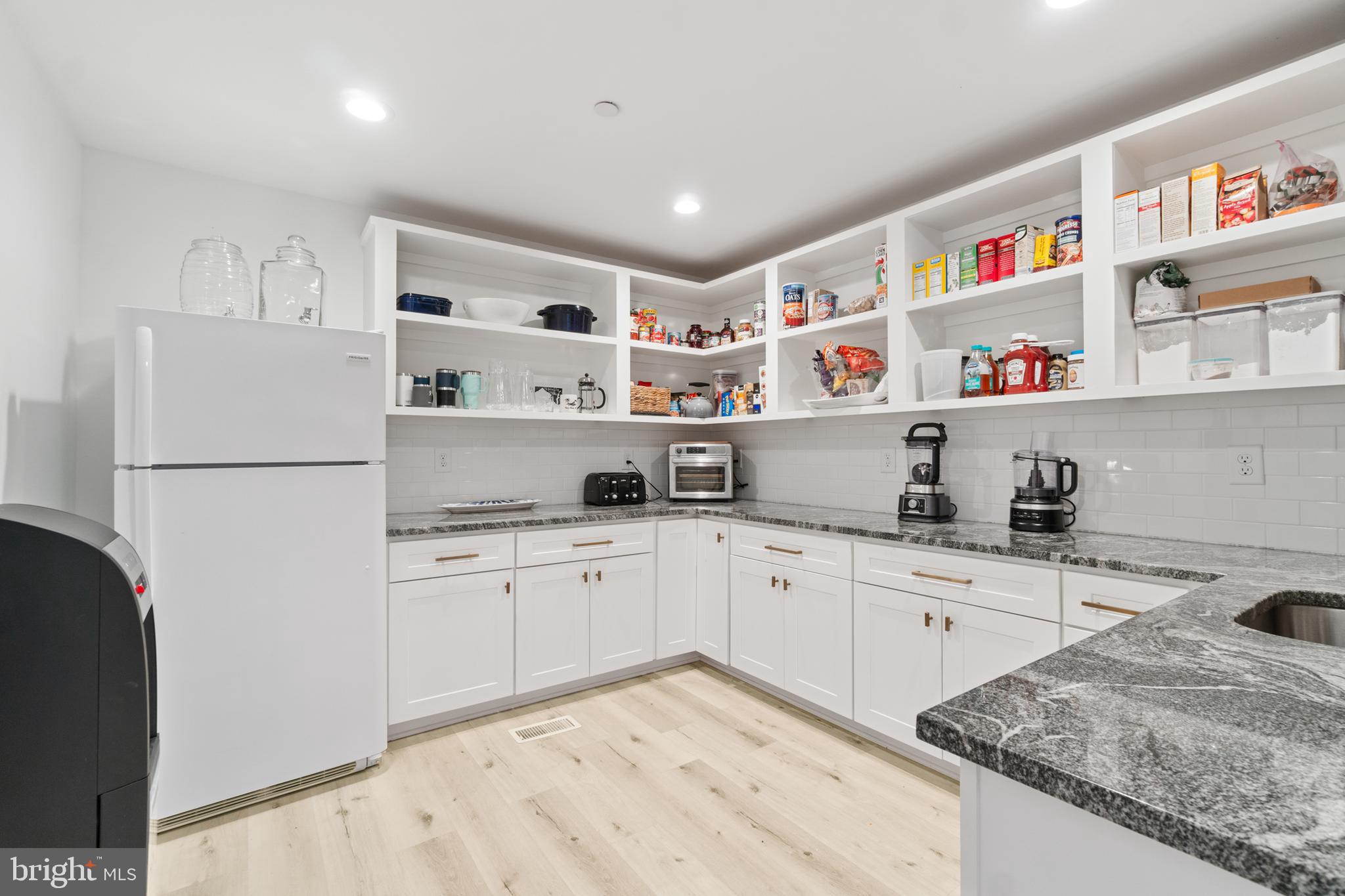 338 Somerset Road Pasadena, MD 21122 - Photo 16 of 70 Huge butler's pantry w/ ample storage