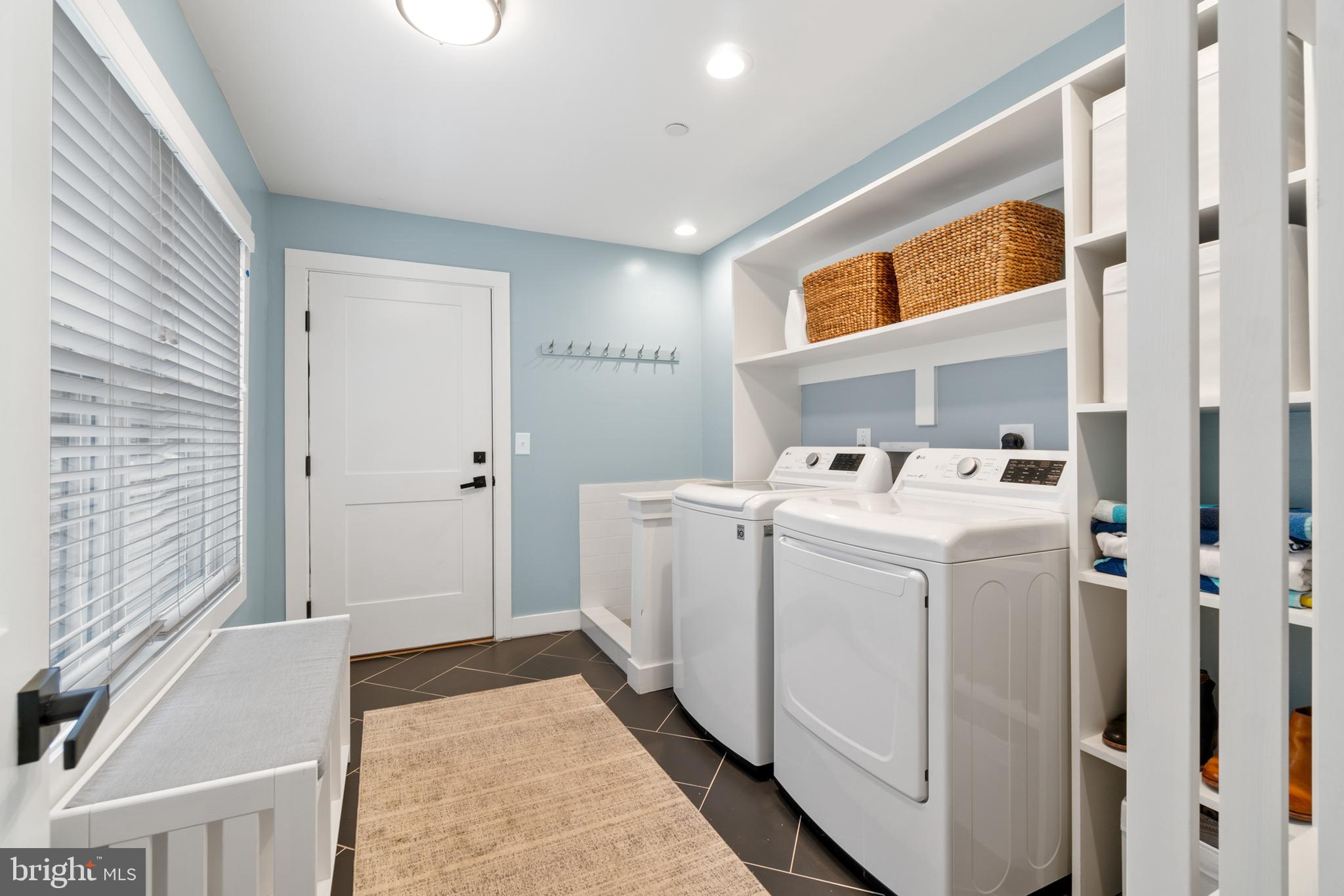 338 Somerset Road Pasadena, MD 21122 - Photo 20 of 70 Mudroom/laundry-main level