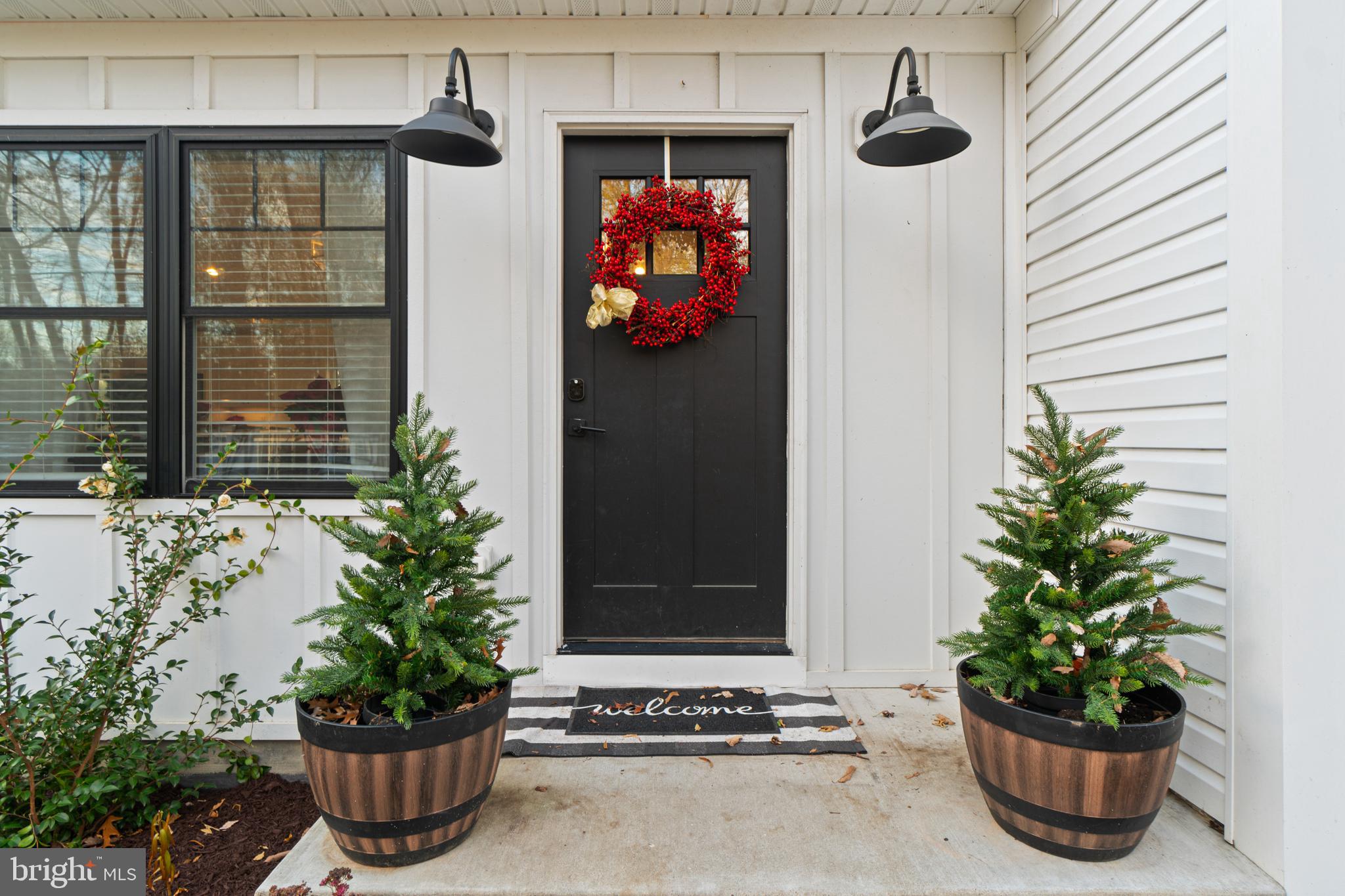338 Somerset Road Pasadena, MD 21122 - Photo 3 of 70 Lovely front door with farmhouse sconces