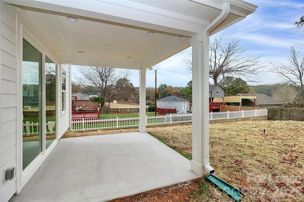 $2,400 | 2957 Ross Avenue, Charlotte, NC 28208