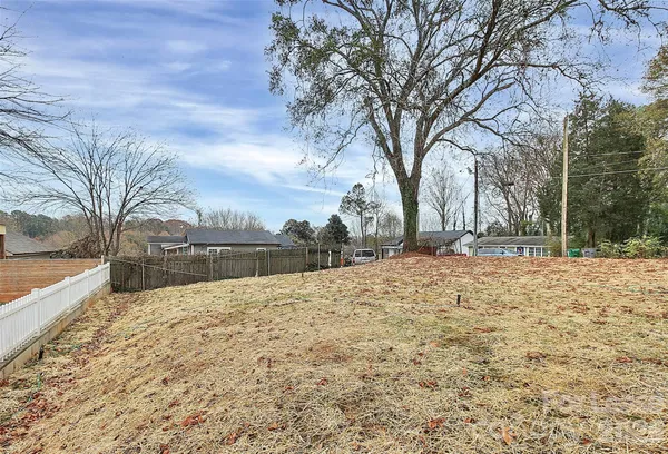 $2,400 | 2957 Ross Avenue, Charlotte, NC 28208