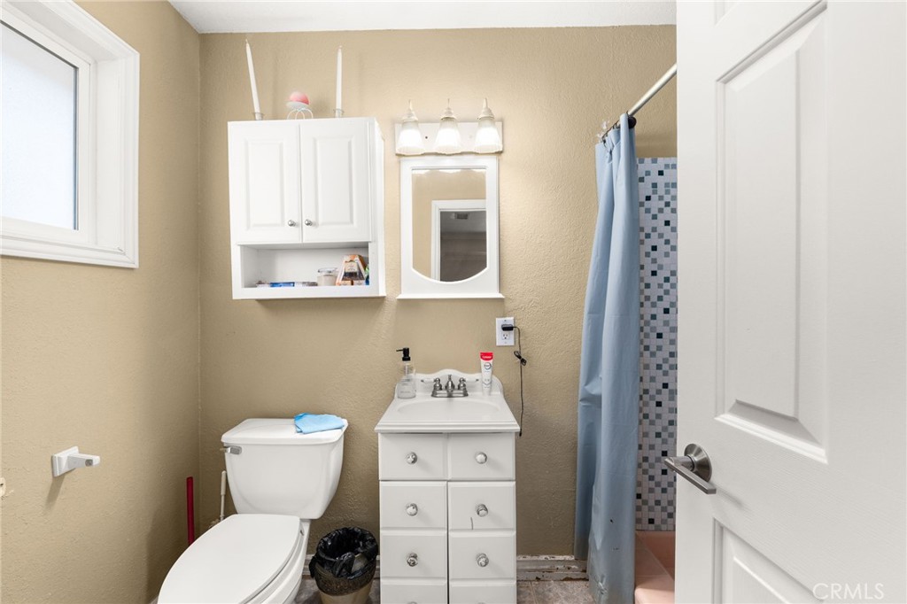 5347 Crest Riverside Ca Riverside, CA 92503 - Photo 13 of 28 Primary Bathroom