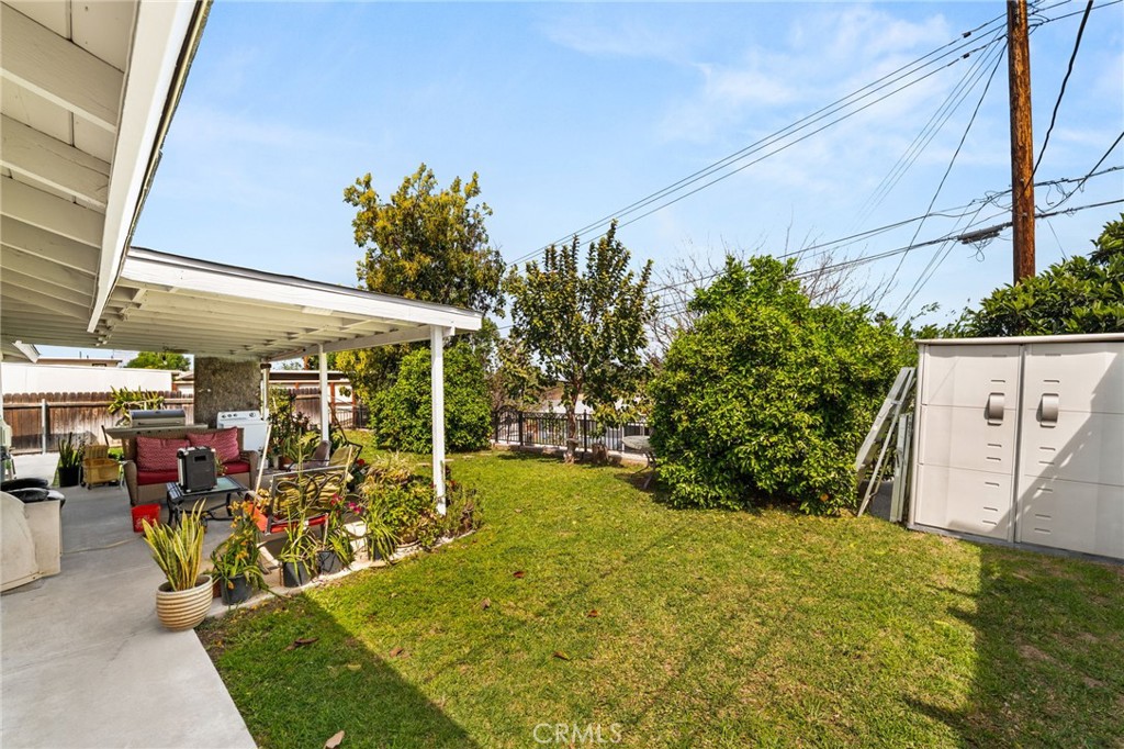 5347 Crest Riverside Ca Riverside, CA 92503 - Photo 19 of 28 Backyard view 1