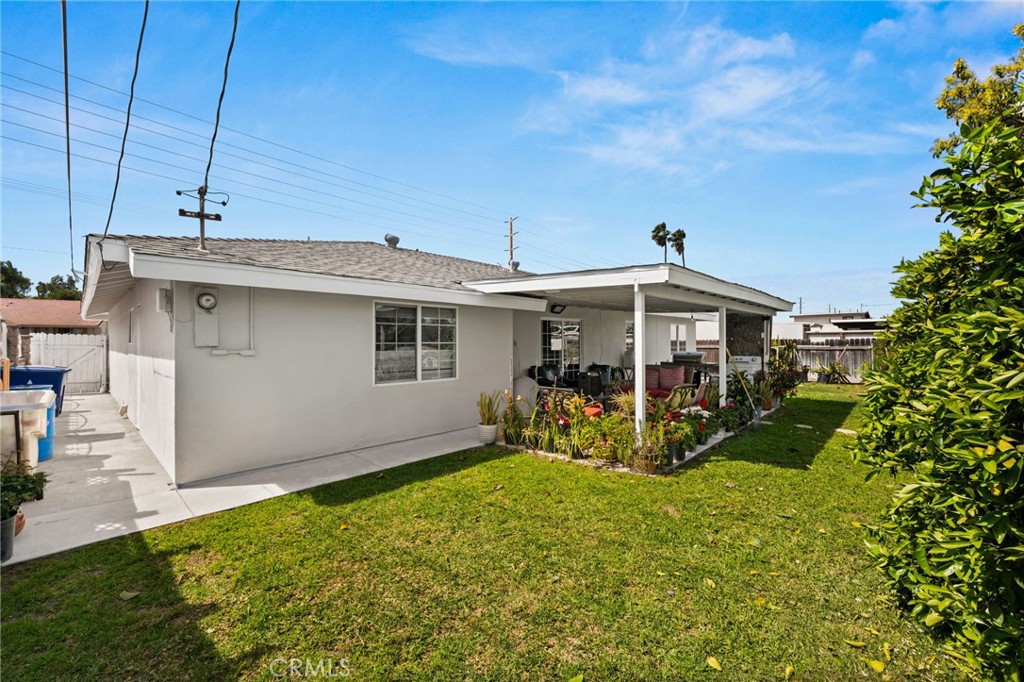 5347 Crest Riverside Ca Riverside, CA 92503 - Photo 20 of 28 Backyard view 2