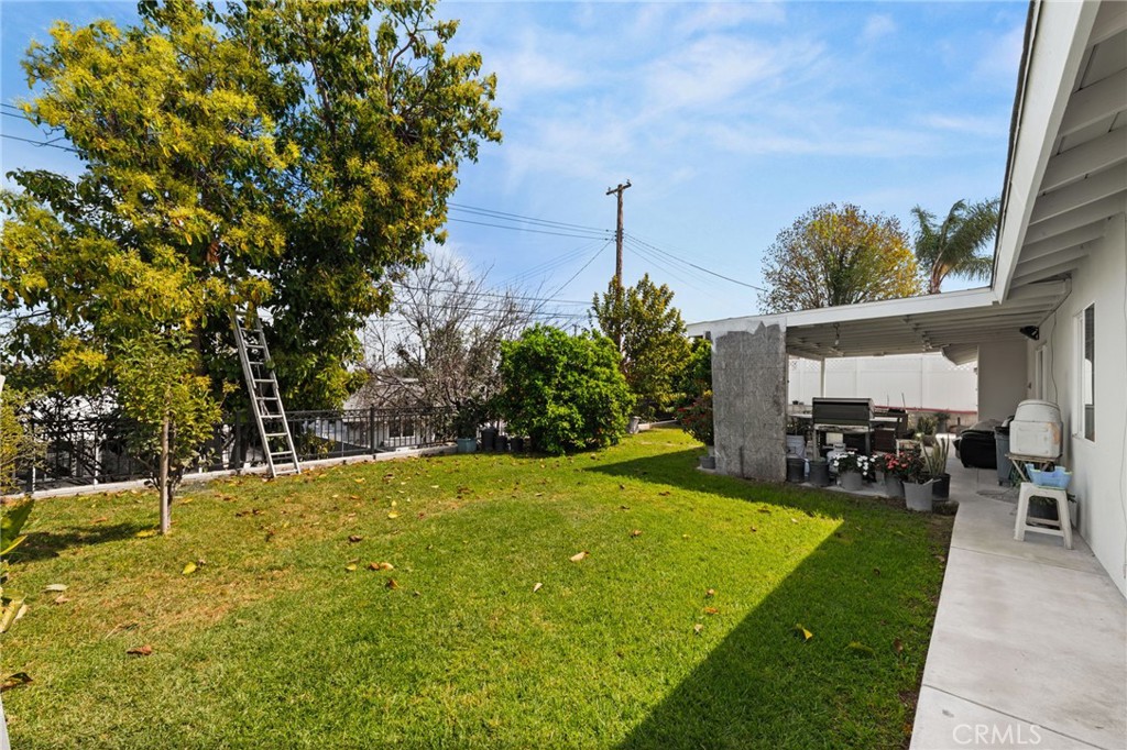 5347 Crest Riverside Ca Riverside, CA 92503 - Photo 22 of 28 Backyard view 4
