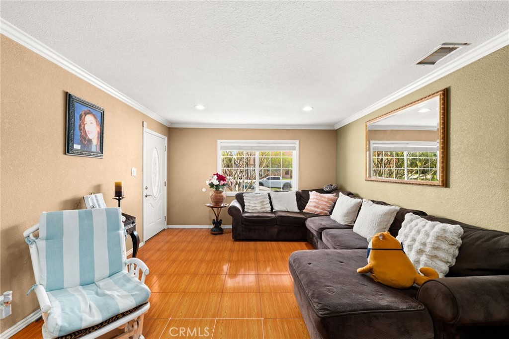5347 Crest Riverside Ca Riverside, CA 92503 - Photo 4 of 28 Living Room 1