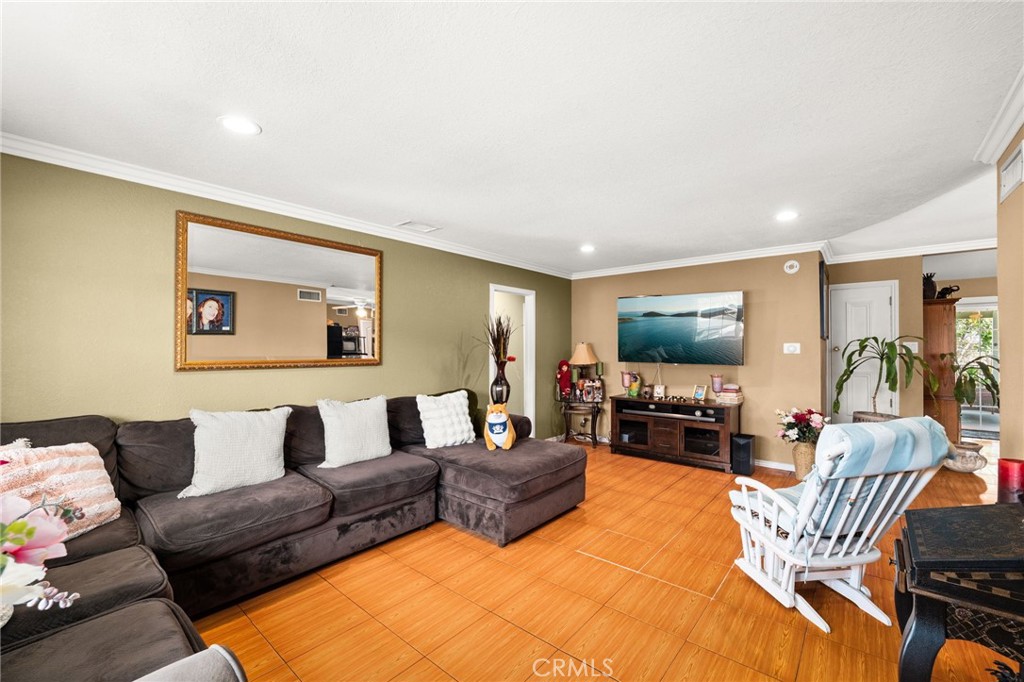 5347 Crest Riverside Ca Riverside, CA 92503 - Photo 5 of 28 Living Room 2