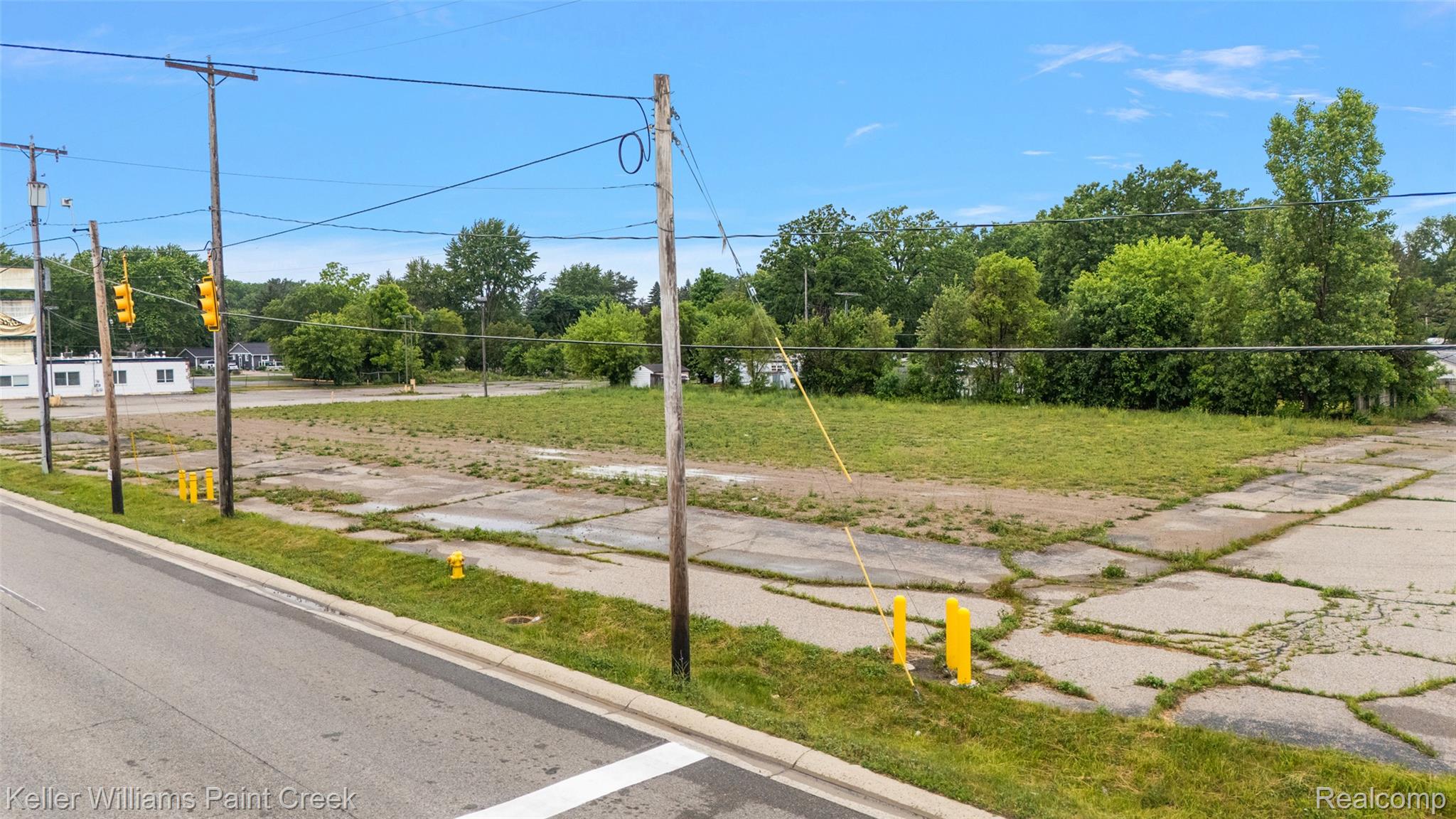 4403 Davison Road Burton, MI 48509 - Photo 5 of 27 05-4403 Davison Rd-5.jpg