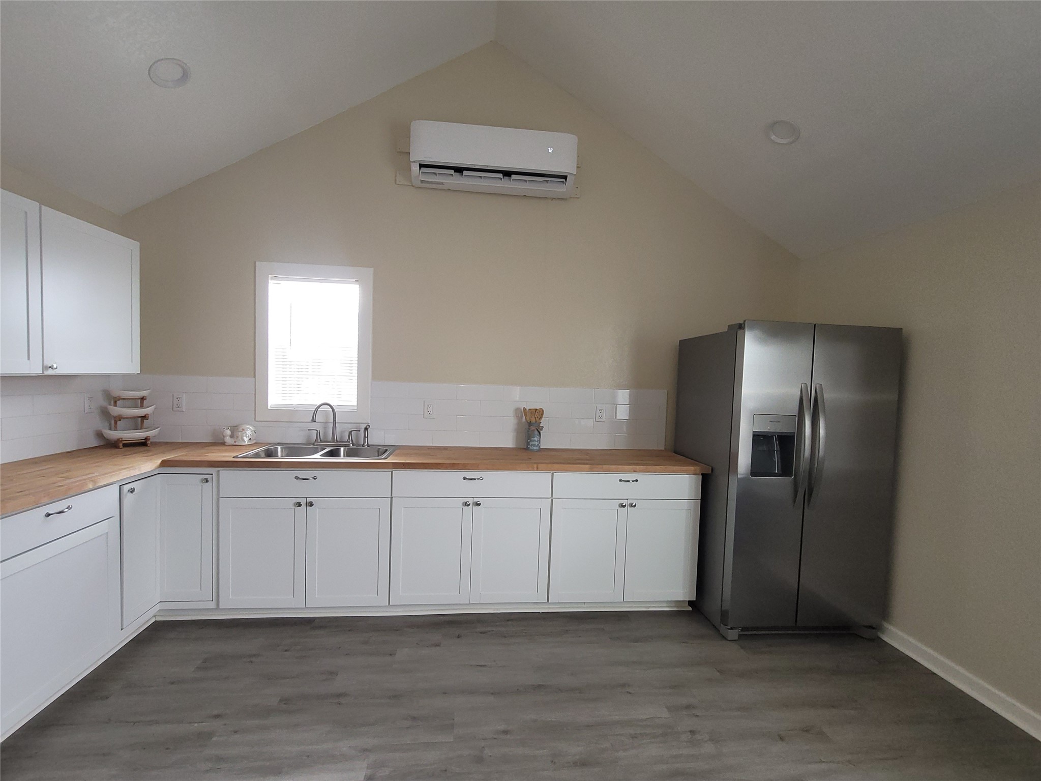 238 Ladyfish Road Palacios, TX 77465 - Photo 4 of 9
