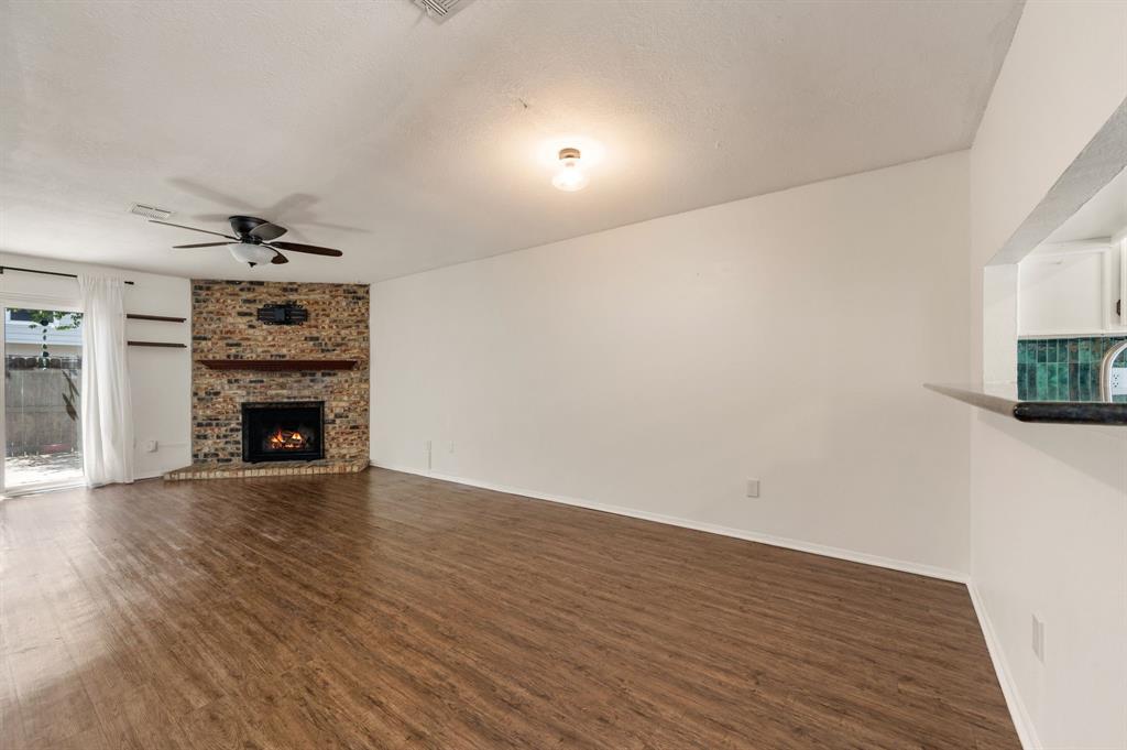 61 Abbey Road Euless, TX 76039 - Photo 6 of 19