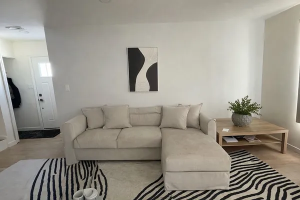 $2,400 | 463 Kennedy Place, Vernon Hills, IL 60061