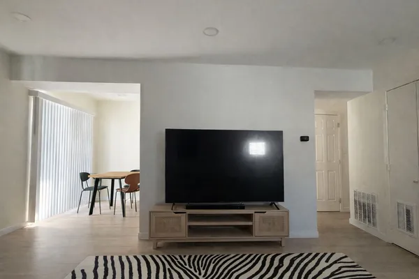 $2,400 | 463 Kennedy Place, Vernon Hills, IL 60061
