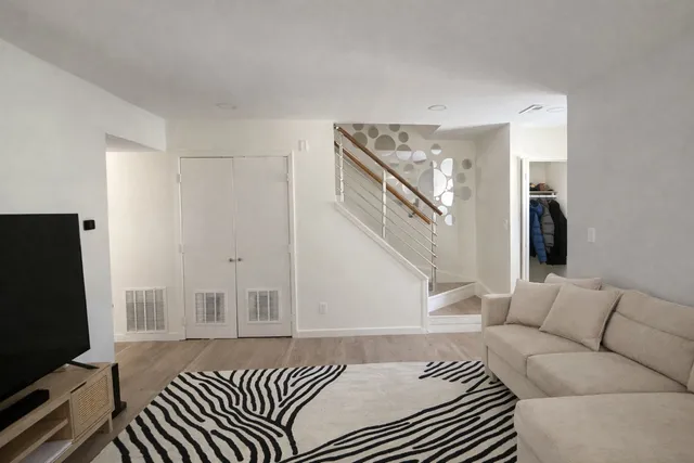 $2,400 | 463 Kennedy Place, Vernon Hills, IL 60061