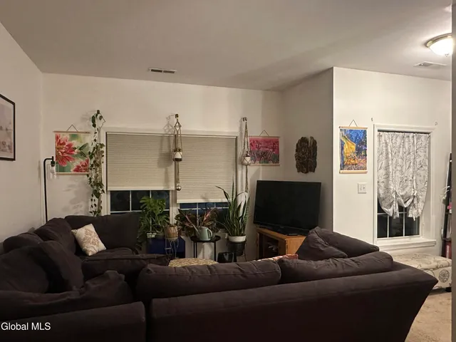 $249,900 | 406 Worthington Terrace, North Greenbush, NY 12198