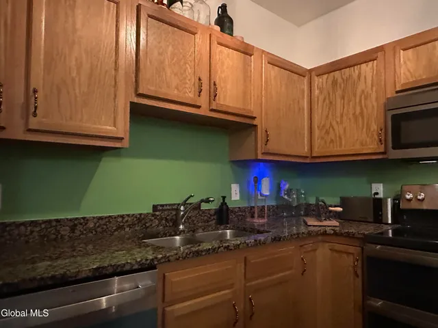 $249,900 | 406 Worthington Terrace, North Greenbush, NY 12198