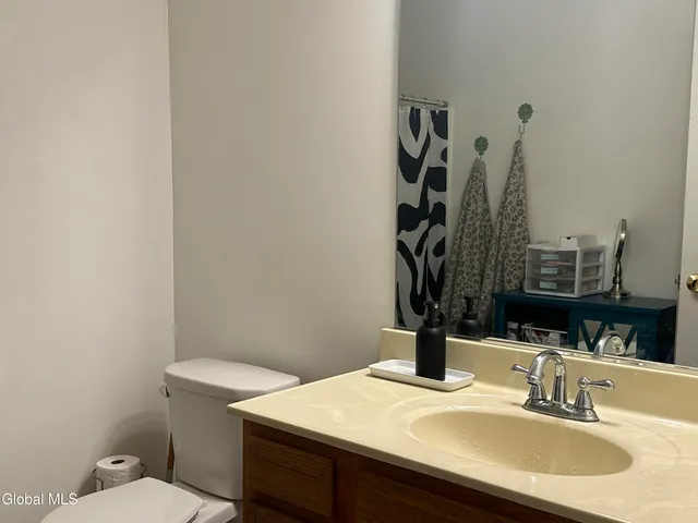 $249,900 | 406 Worthington Terrace, North Greenbush, NY 12198