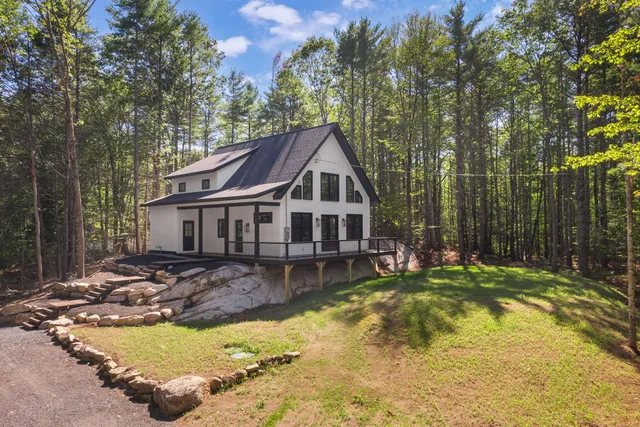 $1,095,000 | 141 Logging Road, York, ME 03902