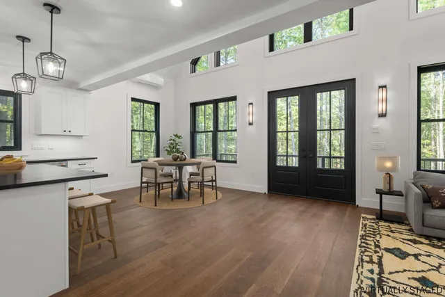 $1,095,000 | 141 Logging Road, York, ME 03902