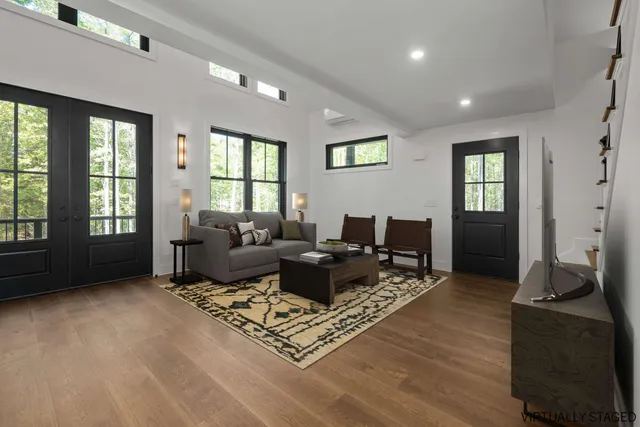 $1,095,000 | 141 Logging Road, York, ME 03902