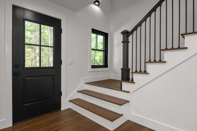 $1,095,000 | 141 Logging Road, York, ME 03902