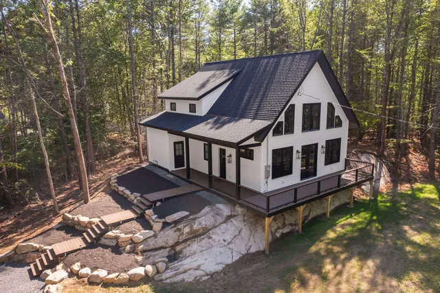 $1,095,000 | 141 Logging Road, York, ME 03902