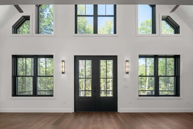 $1,095,000 | 141 Logging Road, York, ME 03902