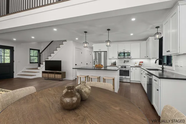 $1,095,000 | 141 Logging Road, York, ME 03902