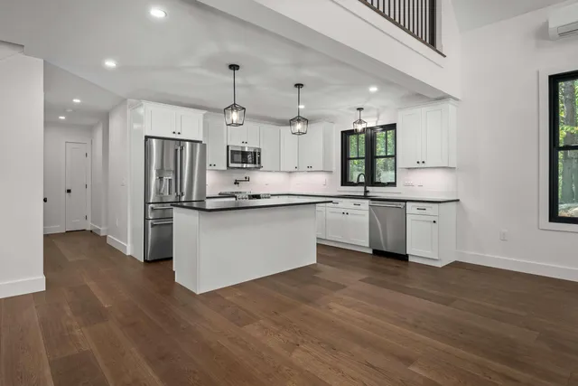 $1,095,000 | 141 Logging Road, York, ME 03902