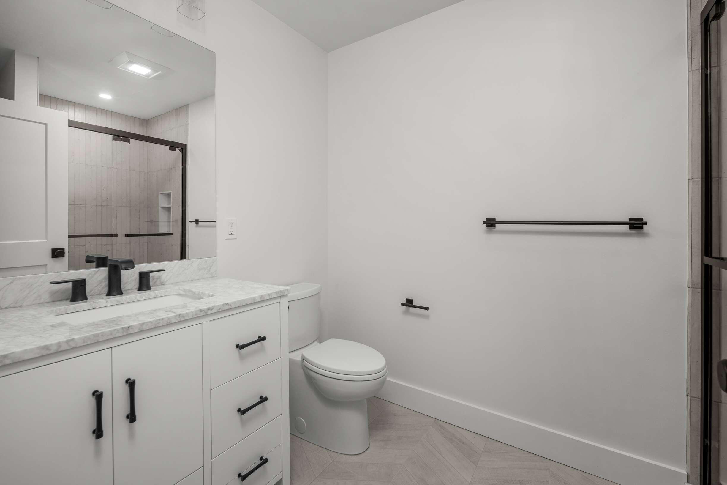 141 Logging Road York, ME 03902 - Photo 10 of 27 Primary Bathroom