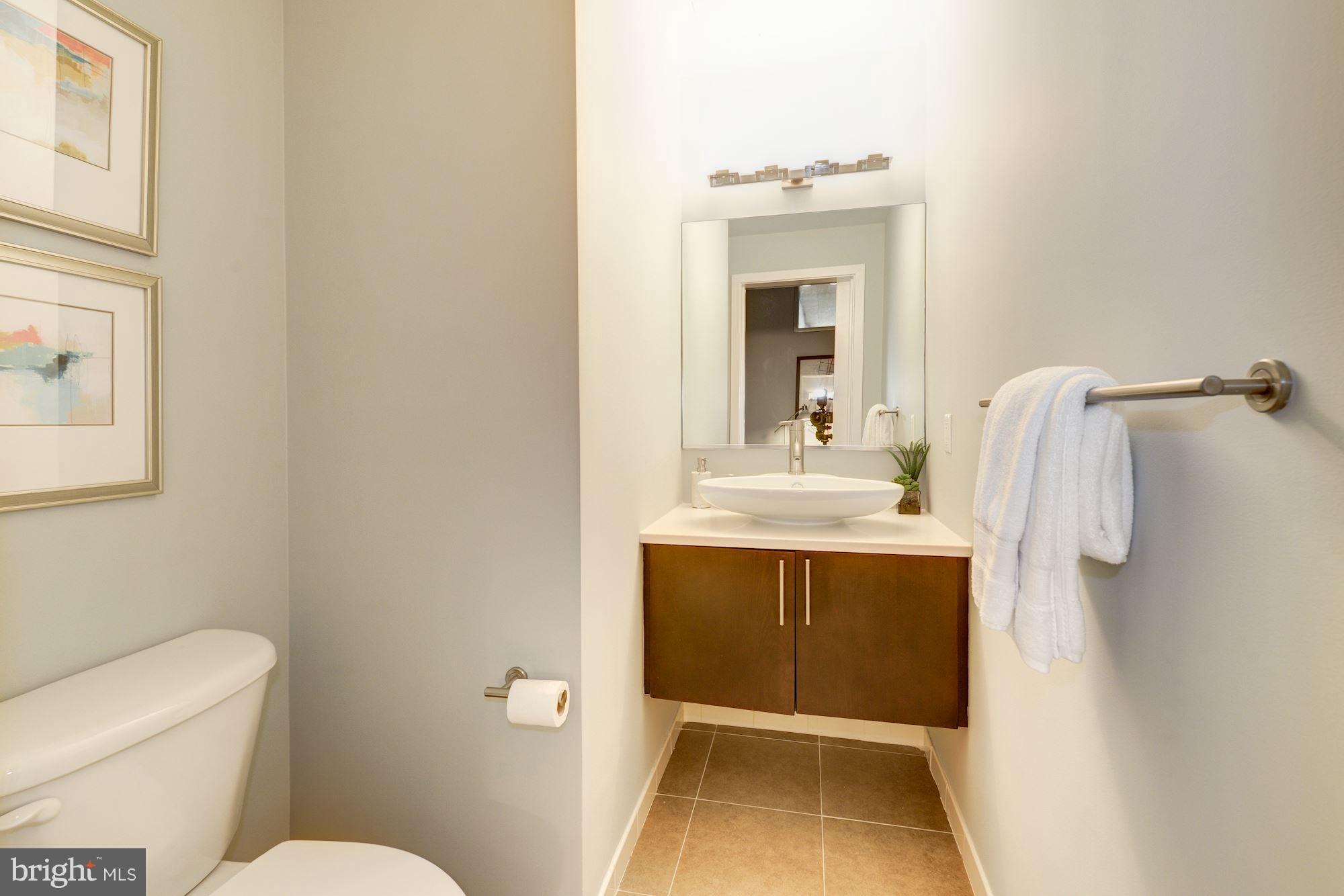 929 Florida Avenue Northwest, Unit 4002 Washington, DC 20001 - Photo 8 of 12 a bathroom with a sink and mirror