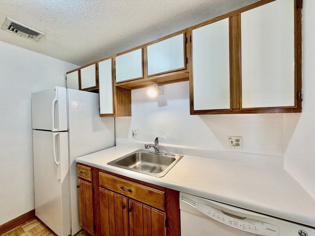 15 Bower Road, Unit B5 Quincy, MA 02169 - Photo 12 of 31