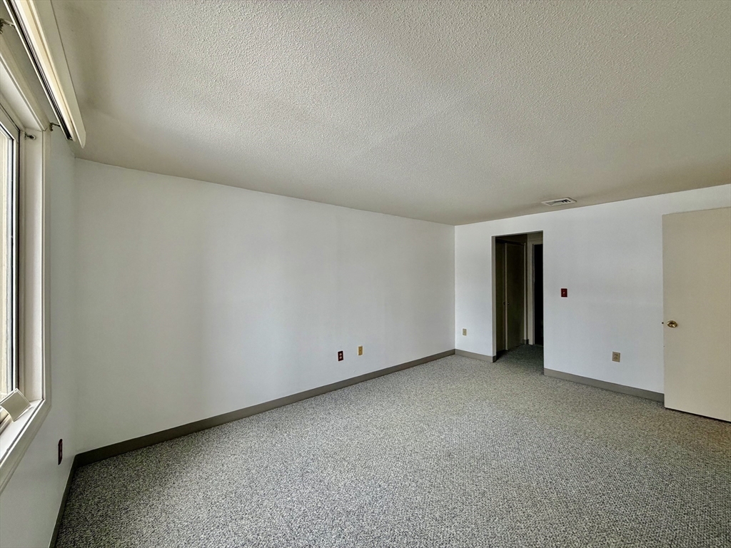 15 Bower Road, Unit B5 Quincy, MA 02169 - Photo 21 of 31