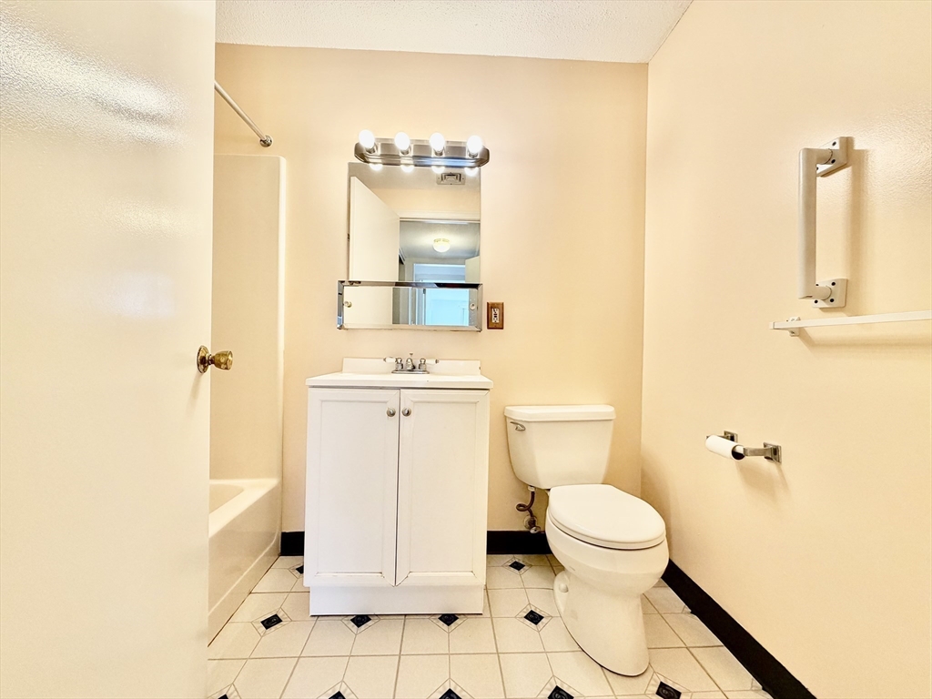 15 Bower Road, Unit B5 Quincy, MA 02169 - Photo 24 of 31