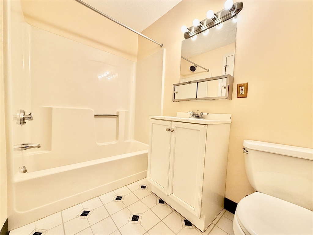 15 Bower Road, Unit B5 Quincy, MA 02169 - Photo 25 of 31