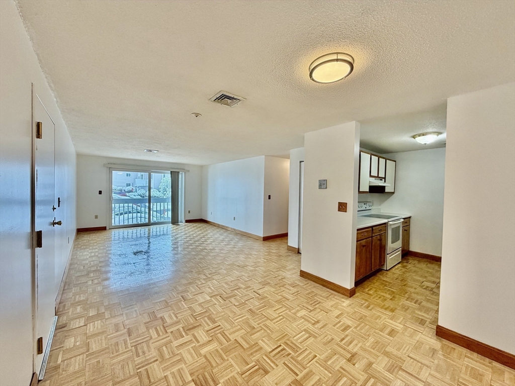 15 Bower Road, Unit B5 Quincy, MA 02169 - Photo 6 of 31