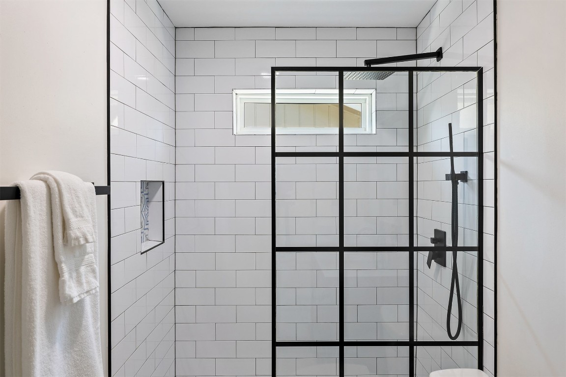 9228 Partridge Circle Austin, TX 78758 - Photo 23 of 36 a bathroom with a shower