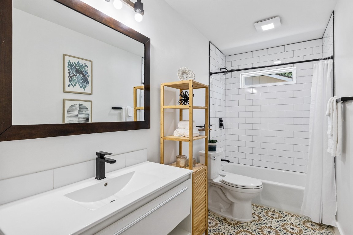 9228 Partridge Circle Austin, TX 78758 - Photo 26 of 36 a bathroom with a sink toilet and shower