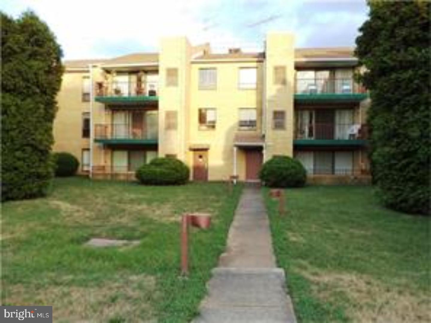 8930 Krewstown Road, Unit 308 Philadelphia, PA 19115 - Photo 3 of 9 Exterior Back