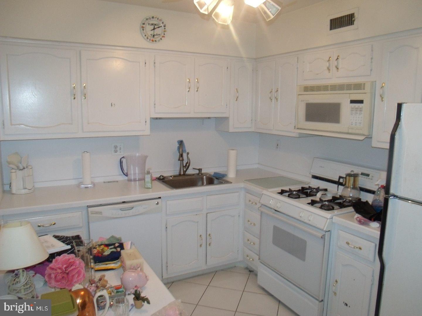 8930 Krewstown Road, Unit 308 Philadelphia, PA 19115 - Photo 4 of 9 Kitchen
