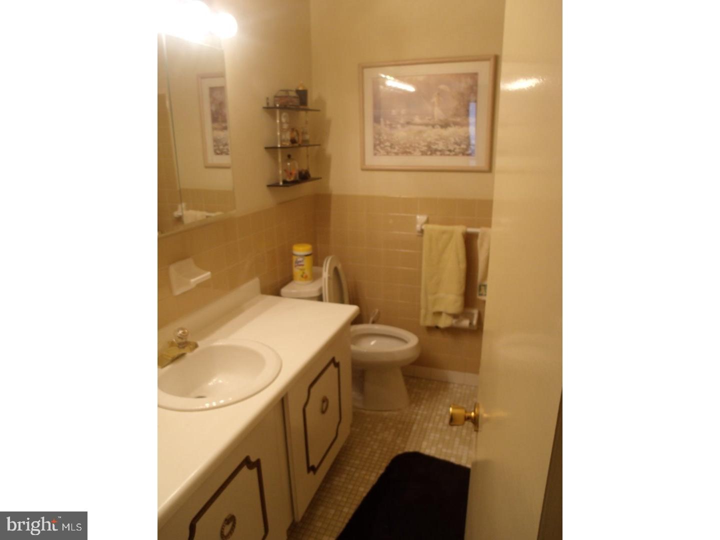 8930 Krewstown Road, Unit 308 Philadelphia, PA 19115 - Photo 6 of 9 Bathroom
