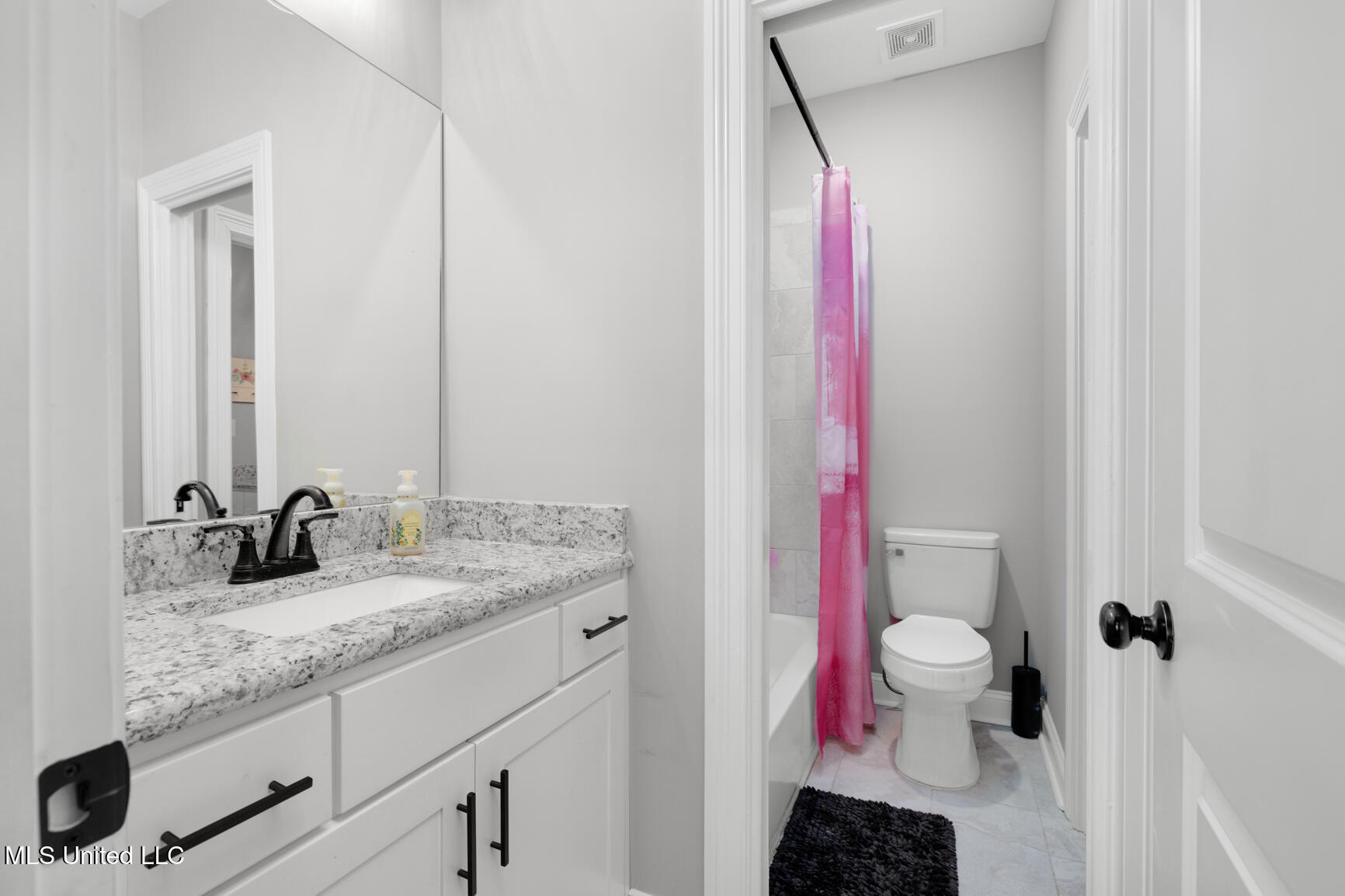 2008 Slocum Road Hernando, MS 38632 - Photo 30 of 44 Bathroom 3 Upstairs Jack & Jill