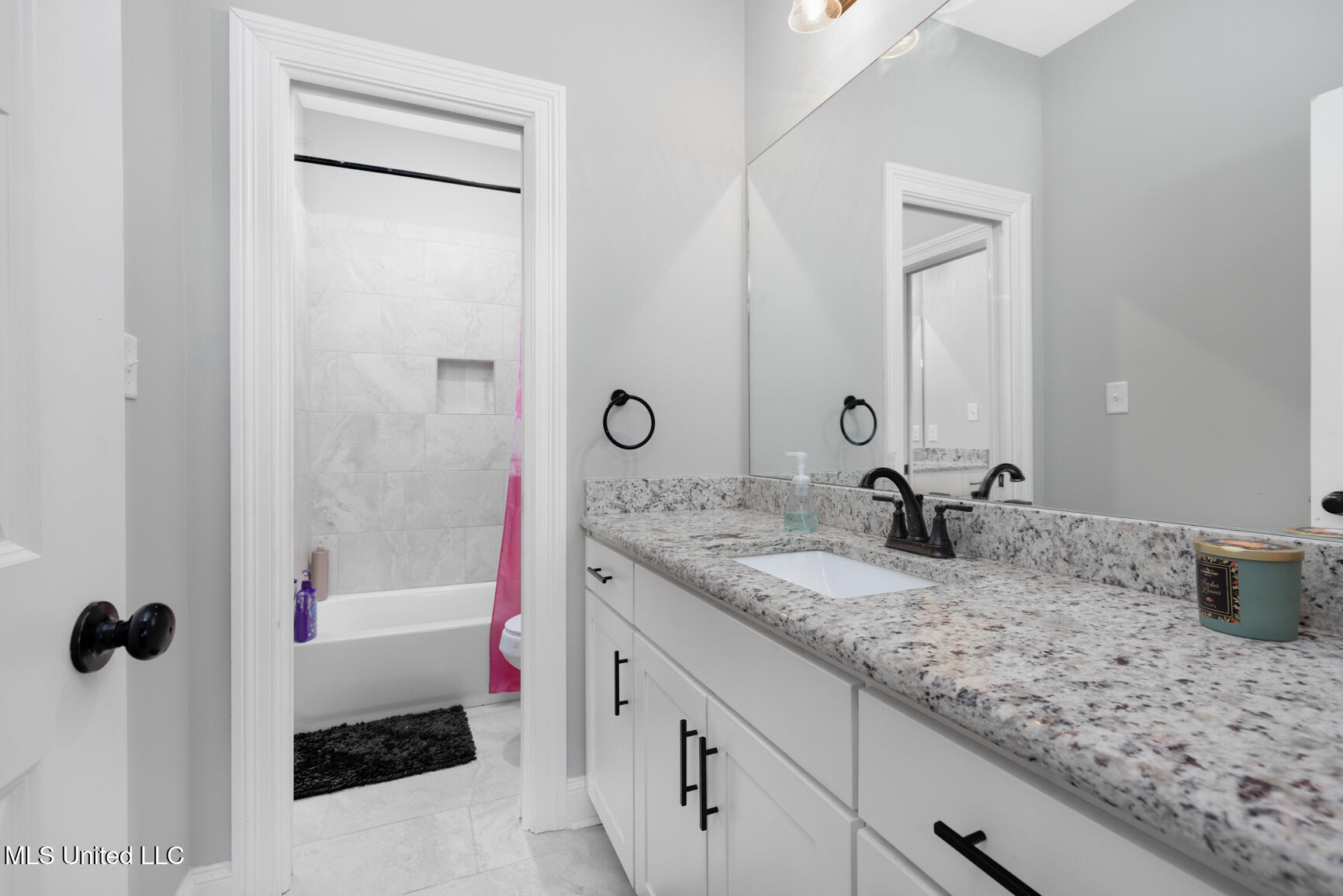 2008 Slocum Road Hernando, MS 38632 - Photo 32 of 44 Bathroom 3 Upstairs Jack & Jill