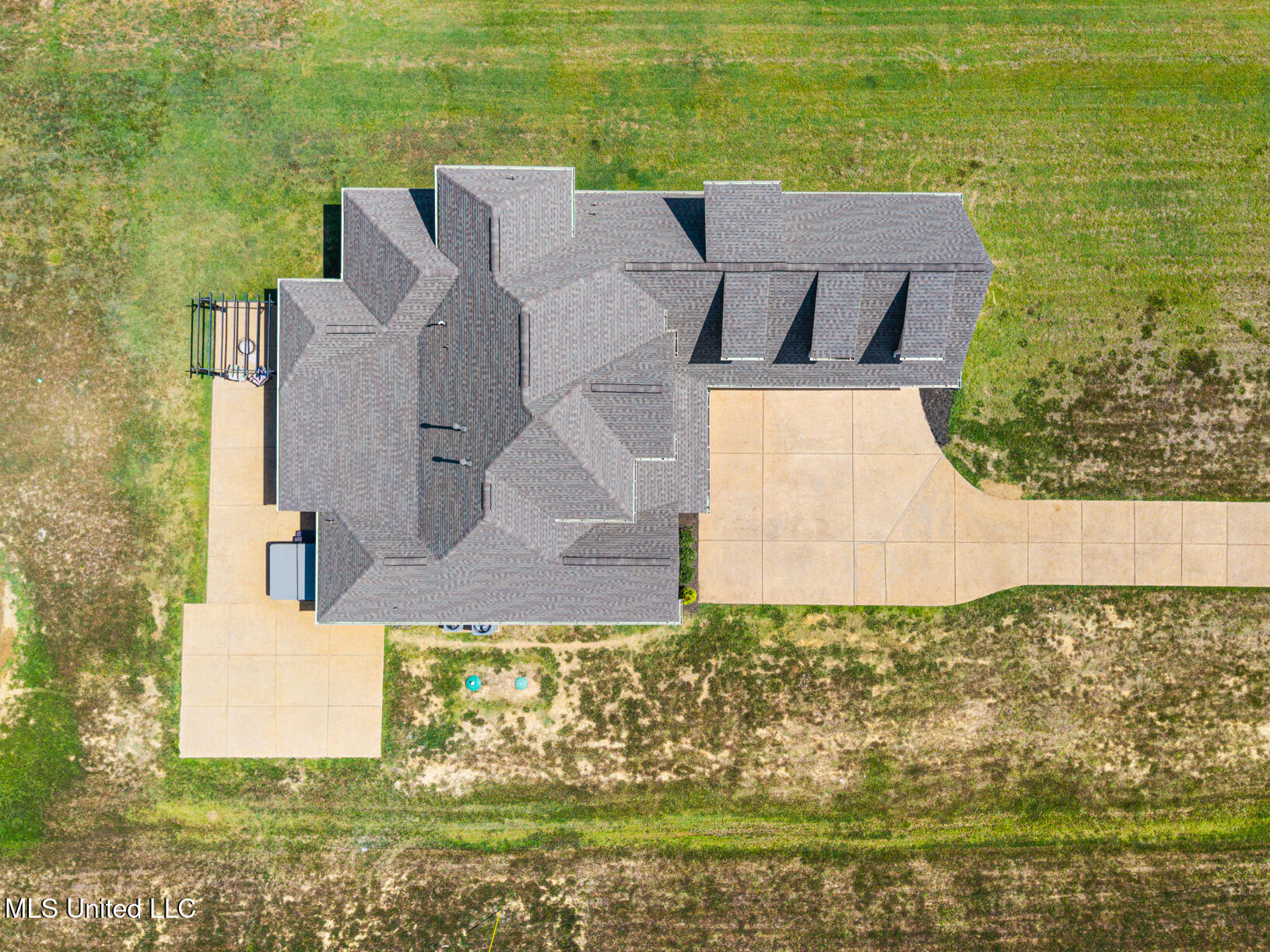 2008 Slocum Road Hernando, MS 38632 - Photo 42 of 44 Roof Aerial