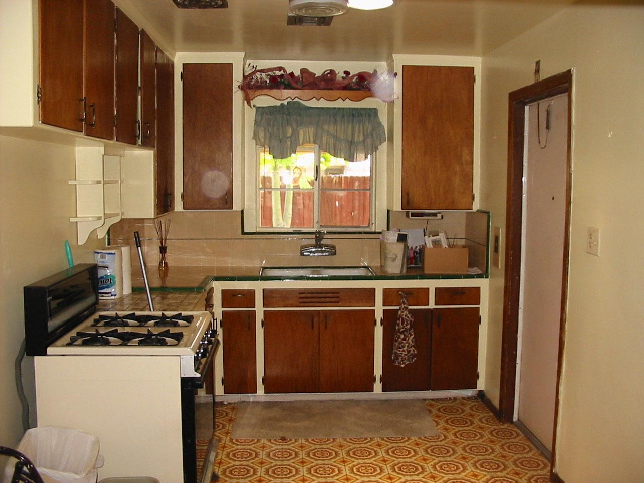 3639 West Coronado Road Phoenix, AZ 85009 - Photo 5 of 6 Kitchen